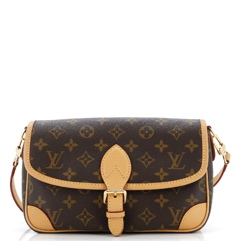 Louis Vuitton Alma bags with a monogram - embossed leather surfaceDiane NM Handbag Monogram Canvas