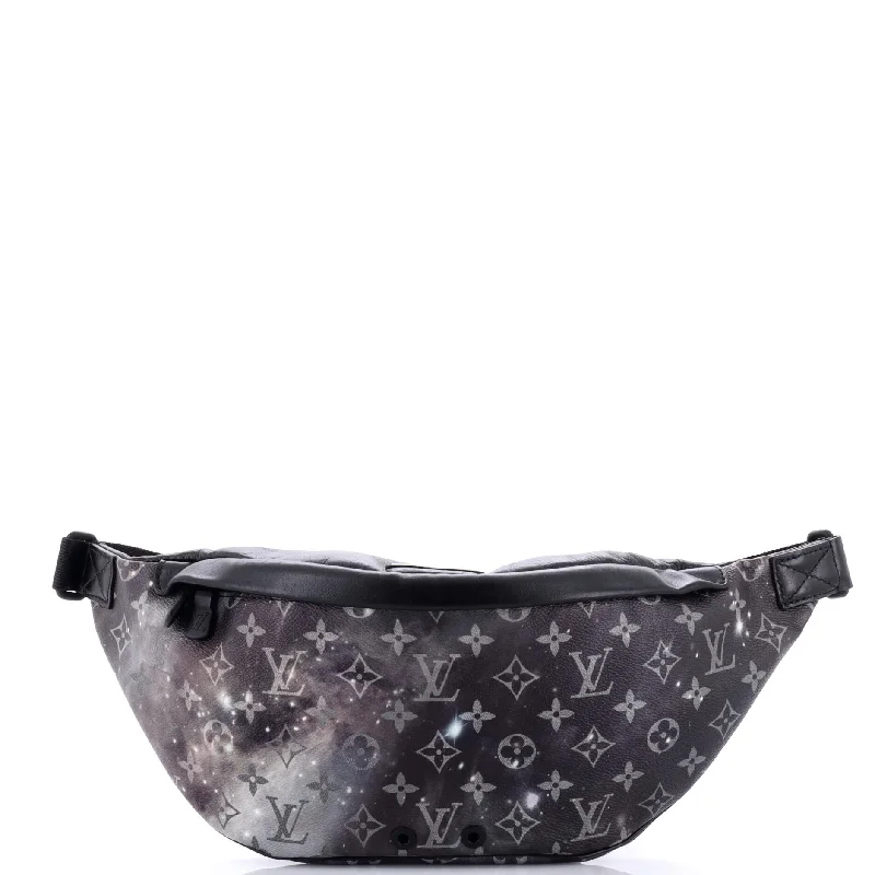 Louis Vuitton Petite Malle bags with a hard - shell structure for uniquenessDiscovery Bumbag Limited Edition Monogram Galaxy Canvas