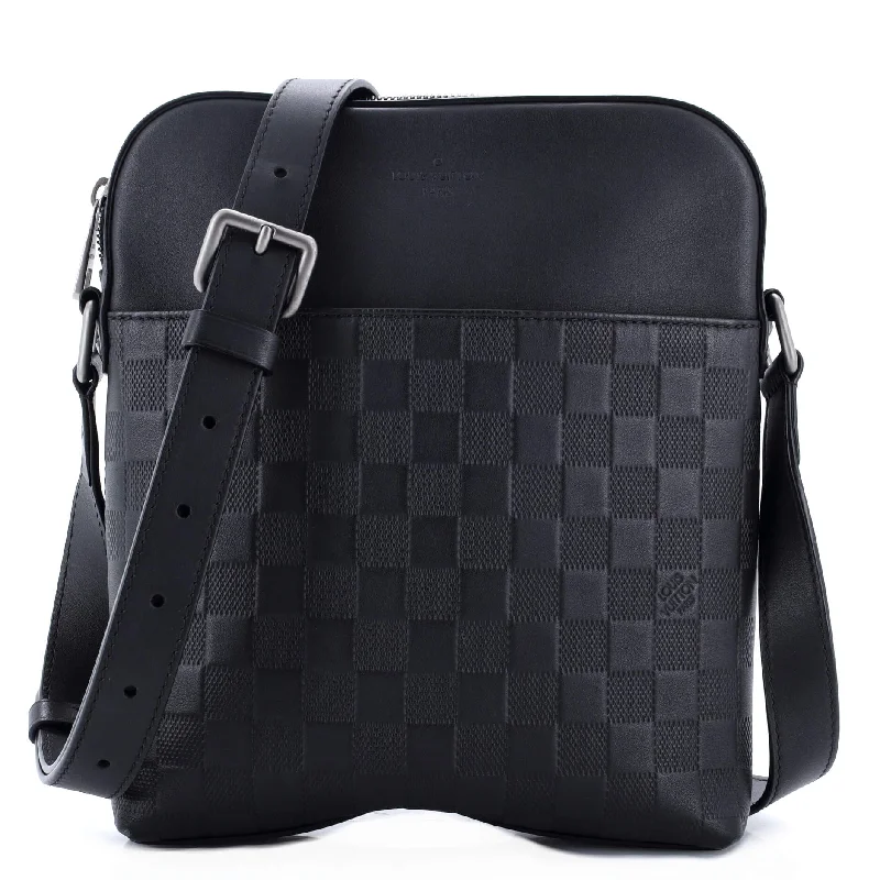 Small - sized Louis Vuitton Pochette Metis bags for a compact carryDistrict Pochette Damier Infini Leather