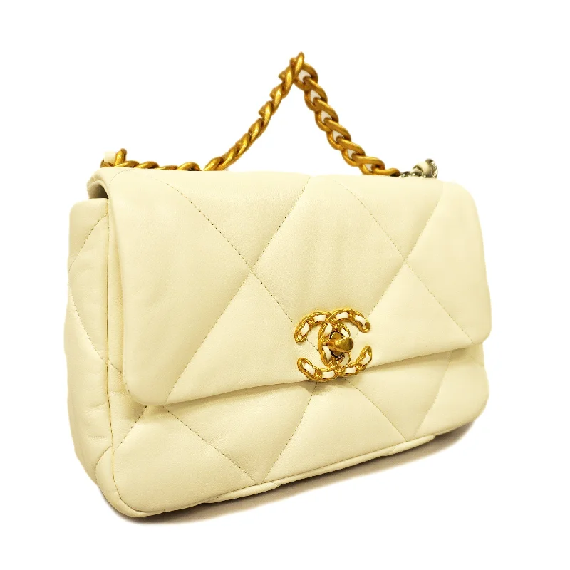 Chanel Quilted Leather Shoulder Bag for FashionistasCHANEL  1.9 Chain Shoulder Women's Leather Shoulder Bag White