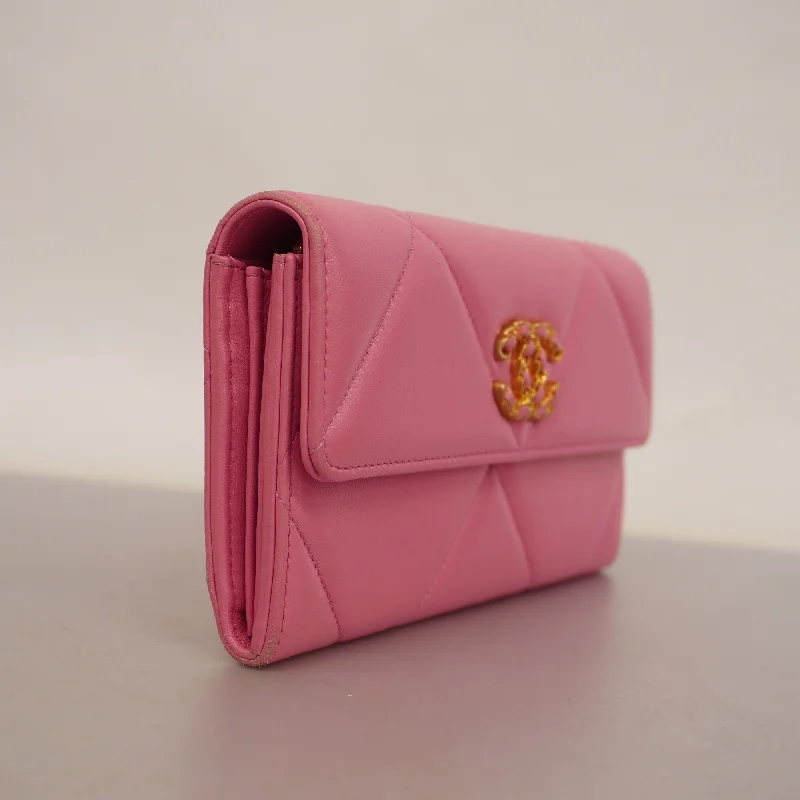 Chanel New Arrival Handbag with Gold HardwareCHANEL  19 Gold Hardware Women's Lambskin Long Wallet [bi-fold] Pink