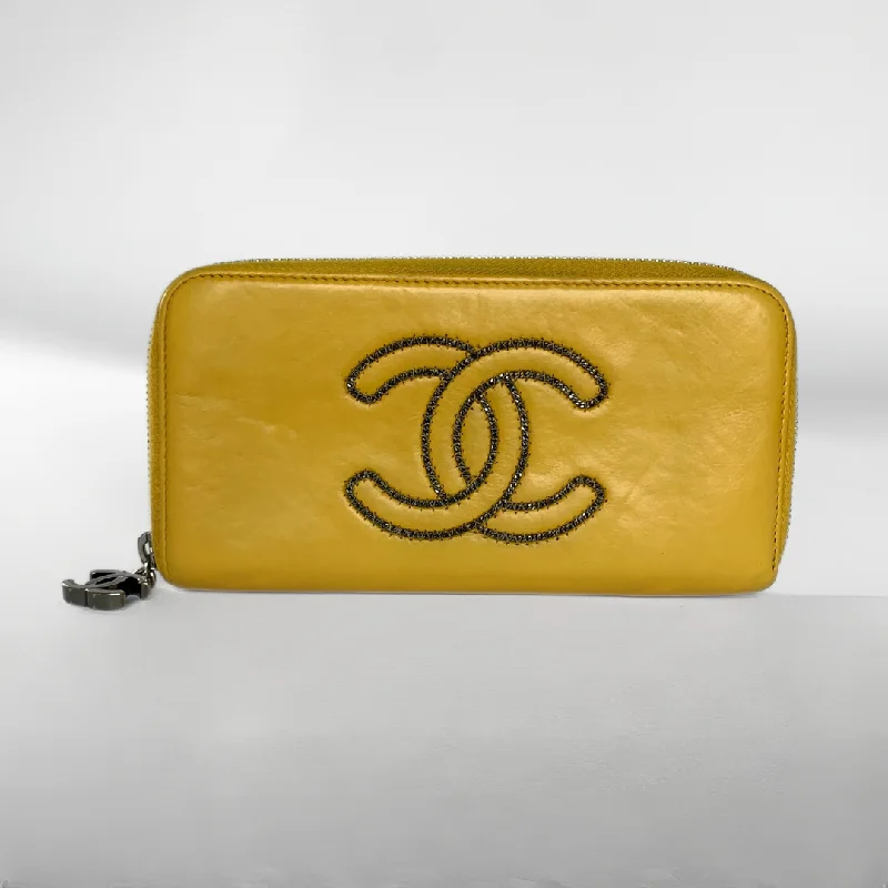 Chanel Vintage Inspired Handbag for Retro LoversChanel Zipper Wallet Lambskin Leather