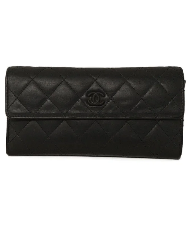 Chanel Chain Strap Handbag for Everyday UseChanel Black Leather Wallet