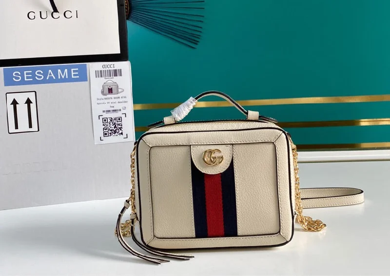 Women Gucci bags with interlocking G hardware for a classic lookWoman Gucci Crossbody