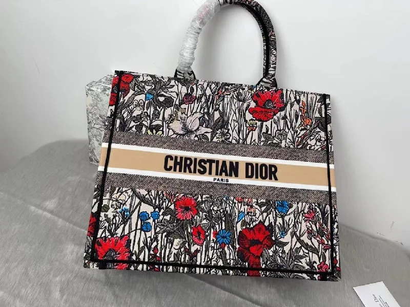 Christian Dior bags with a quilted pattern and gold - toned hardwareChristian Dior Tote Bag For Women