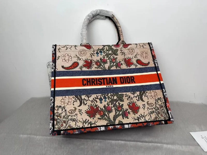 Christian Dior handbags with a removable shoulder strap for versatilityChristian Dior Tote Bag For Women