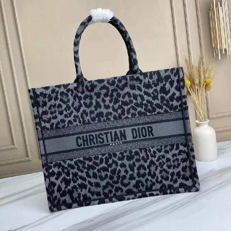 Christian Dior handbags with a snap - button closure and a decorative buckleChristian Dior Tote Bag For Women