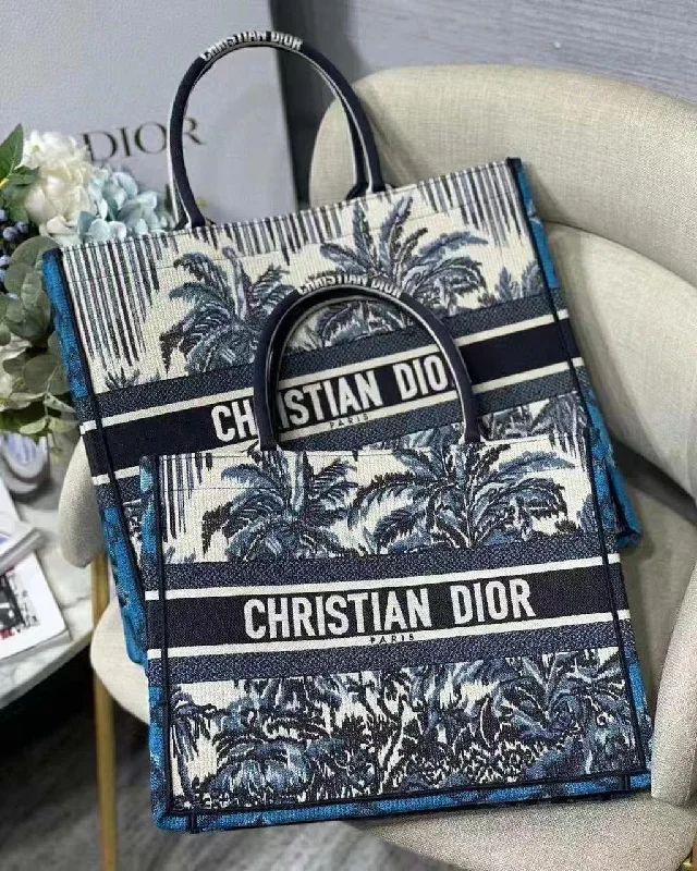 Christian Dior Saddle bags with a studded trim for a bold lookChristian Dior Tote Bag For Women