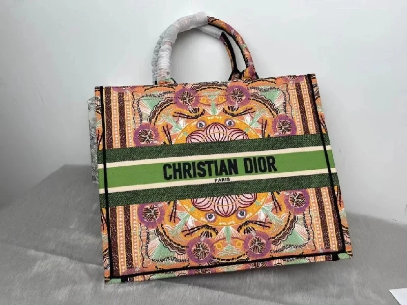 High - fashion Christian Dior bags with a geometric patternChristian Dior Tote Bag For Women