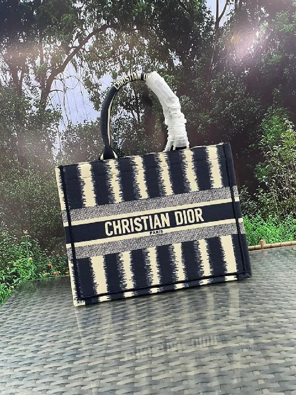 Christian Dior bags with a quilted pattern and gold - toned hardwareChristian Dior Tote Bag For Women